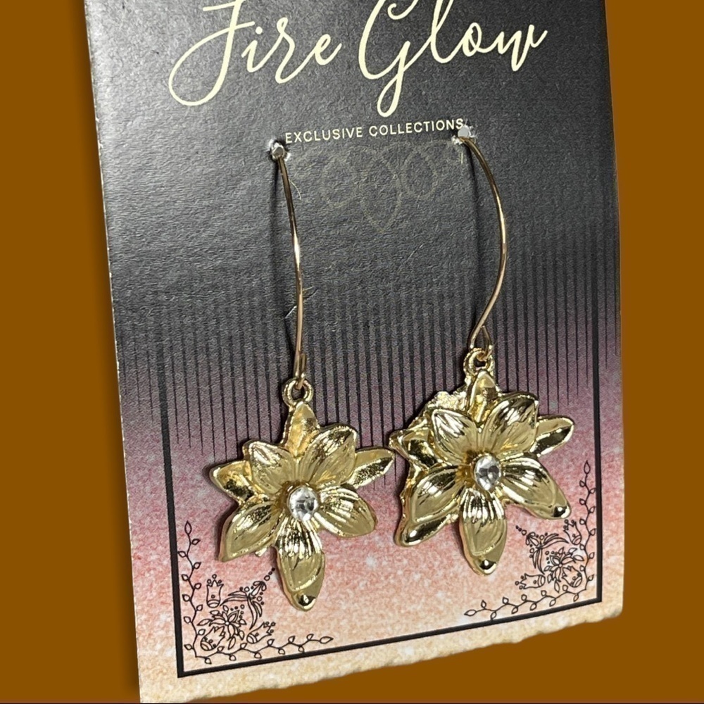 💍 𝅺Fire Glow Goldtone Dangle Earrings with Crystal Center